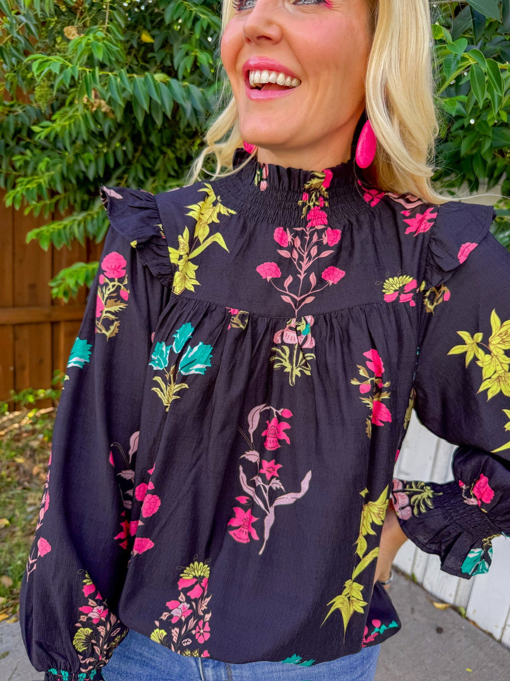 Citron Standout Top - Black